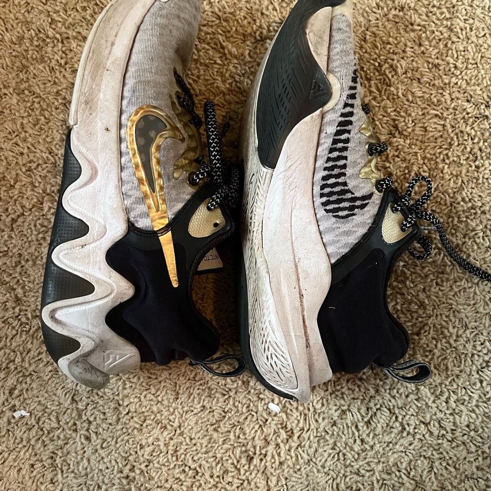 NIKE used men’s size 9.5 Nike Giannis Immortality EP 'Championship' sneakers - Picture 4 of 6